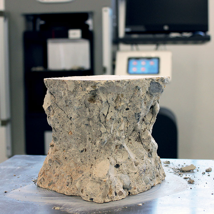 prove di laboratorio su cubetti di calcestruzzo